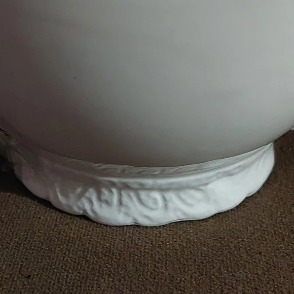 Vintage Teapot Cup Set Stacked White Porcelain with Relief Molded White Flowers - Picture 12 of 15